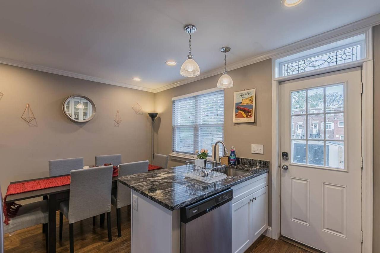 Beautiful 3Br 2Ba House With Cozy Backyard By Cozysuites Alexandria Luaran gambar